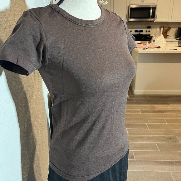 Women’s short sleeved shirt, size small/medium. - Picture 4 of 6